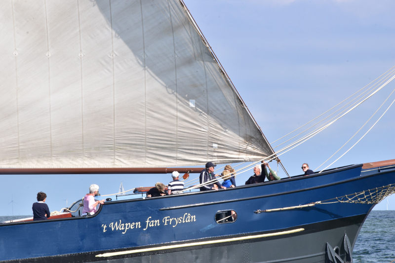 The sailing ship Wapen fan Fryslan at sea with passengers on board.