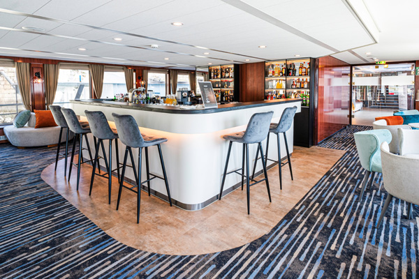 Vivienne - Lounge- Bar
