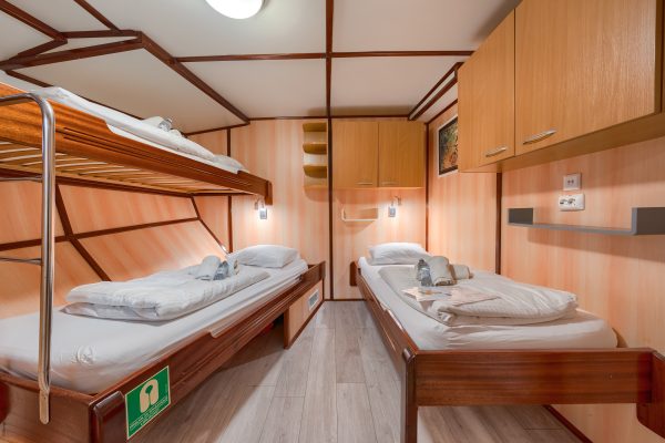 san snova    cabins  wjsi