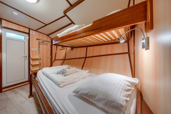 san snova    cabins  lhrkc