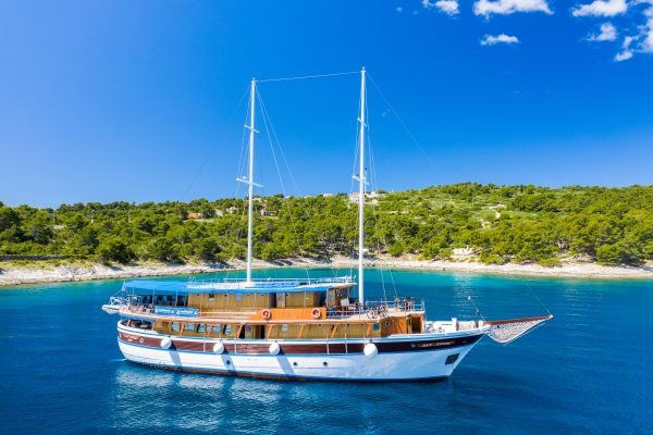 San snova   exterior view       grad  bdtcqo