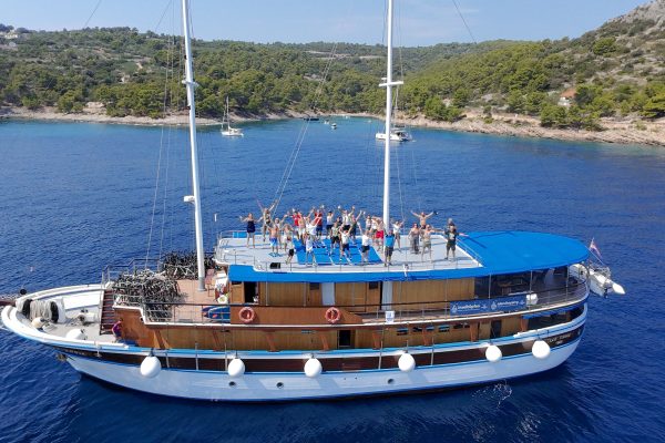 group on sundeck familytour croatia